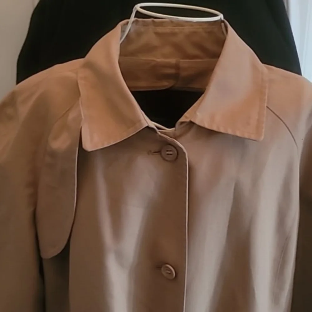 London Fog Tan Trench Coat Versatile Minimalist Design Size 14 Vintage - Picture 2 of 4